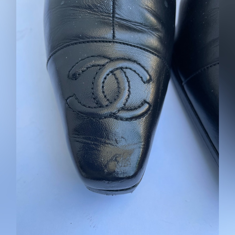Authentic Vintage Chanel black leather boots with CC logo - Picture 5 of 15